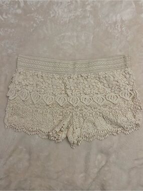 No Boundaries Cream Crochet Lace Overlay Shorts size XL